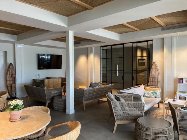 Hotel Restaurant Juanito Platja Сан-Карлос-де-ла-Рапита Экстерьер фото