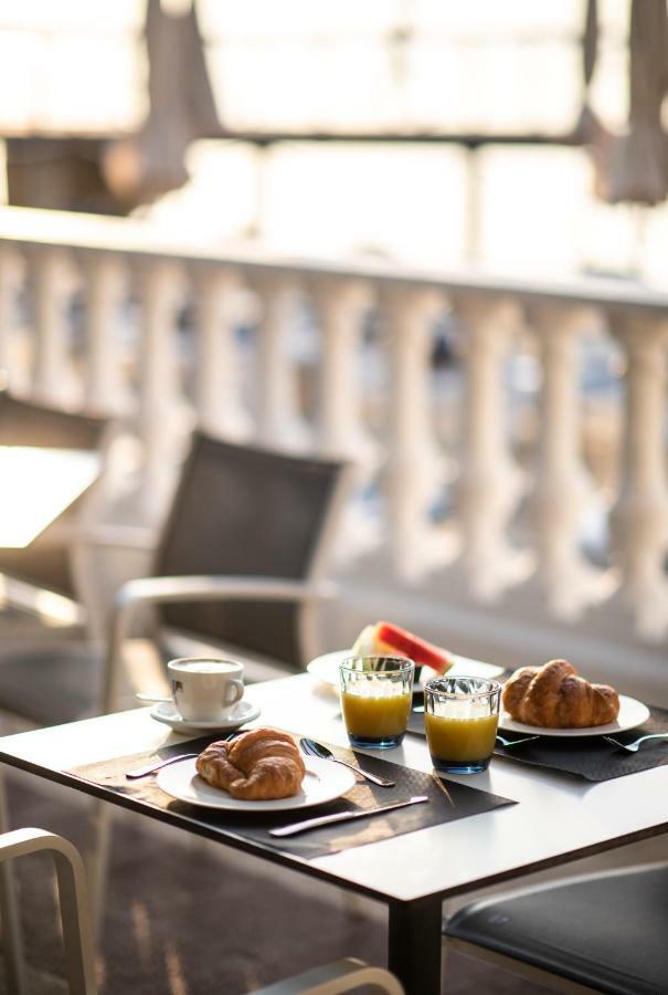 Hotel Restaurant Juanito Platja Сан-Карлос-де-ла-Рапита Экстерьер фото