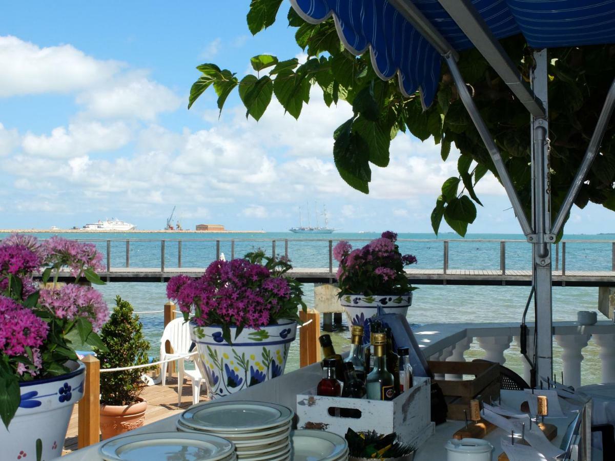 Hotel Restaurant Juanito Platja Сан-Карлос-де-ла-Рапита Экстерьер фото